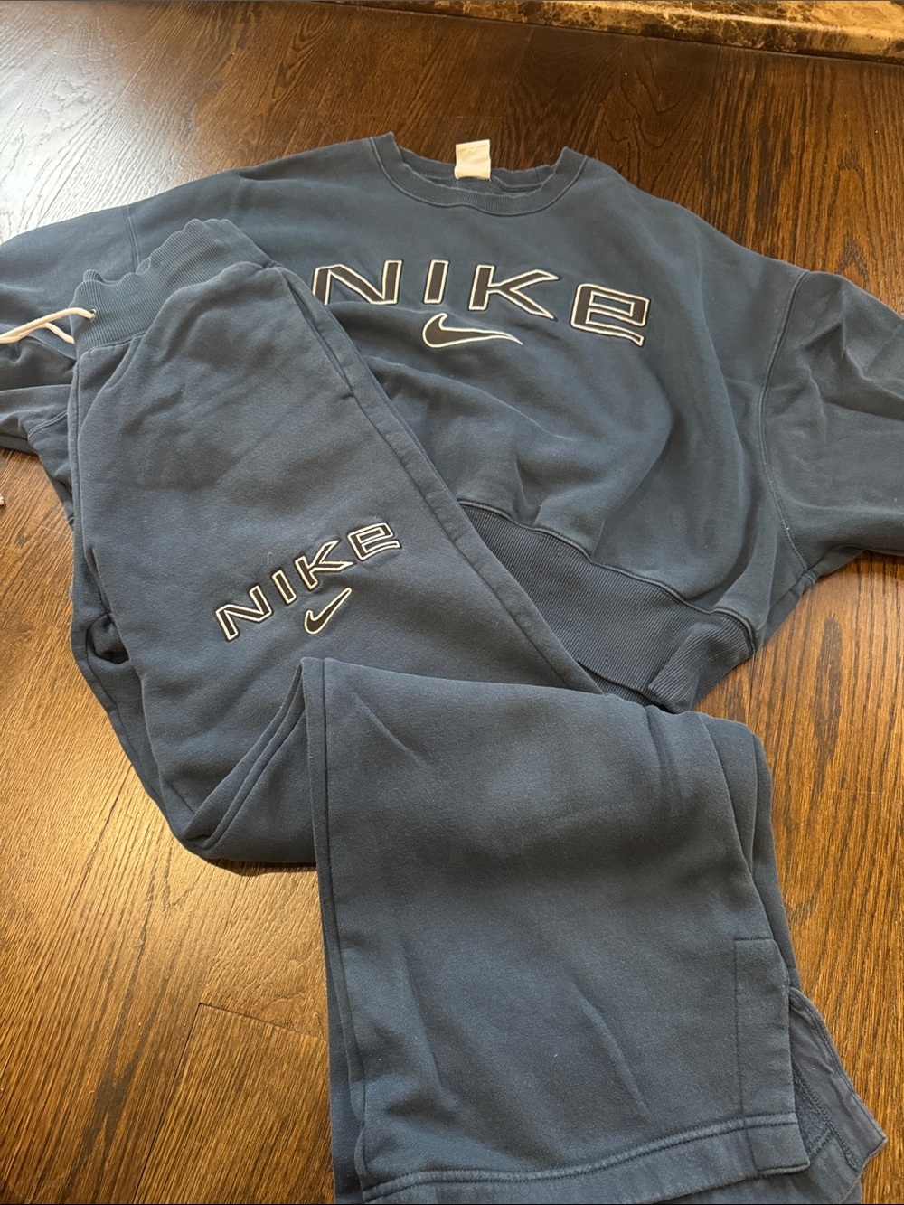 Nike women’s  Dark Blue Logo Sweatpants & Joggers Set cropped wide leg